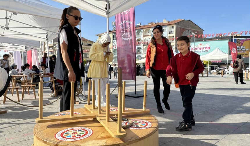 'Geleneksel Oyunlar Tırı' Karaman'da çocuklarla buluştu