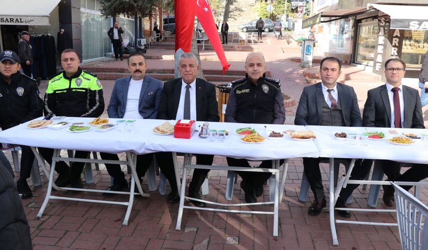 Kırşehir'de emniyet teşkilatı esnafla bir araya geldi