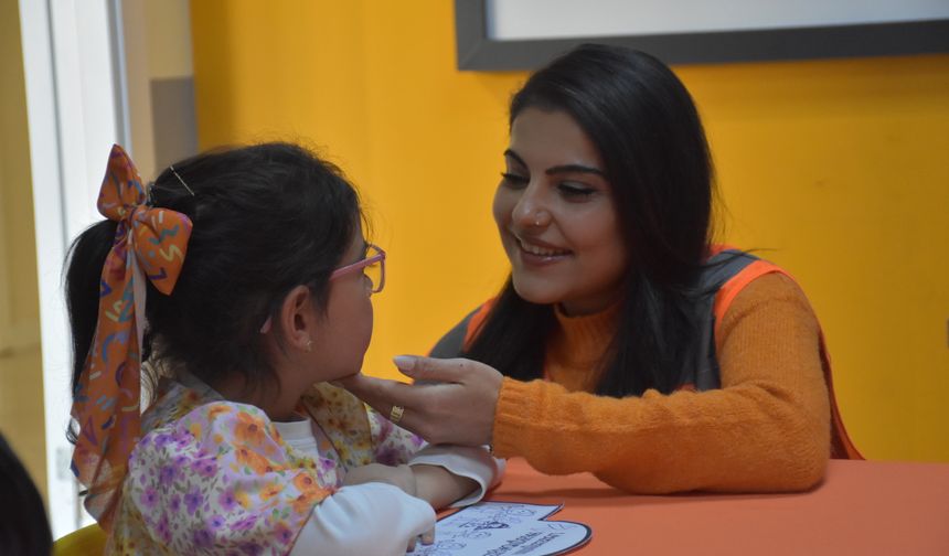 Lösemiyi yenip farkındalık çalışmalarına katılan genç kadın hastalara 'umut' oluyor