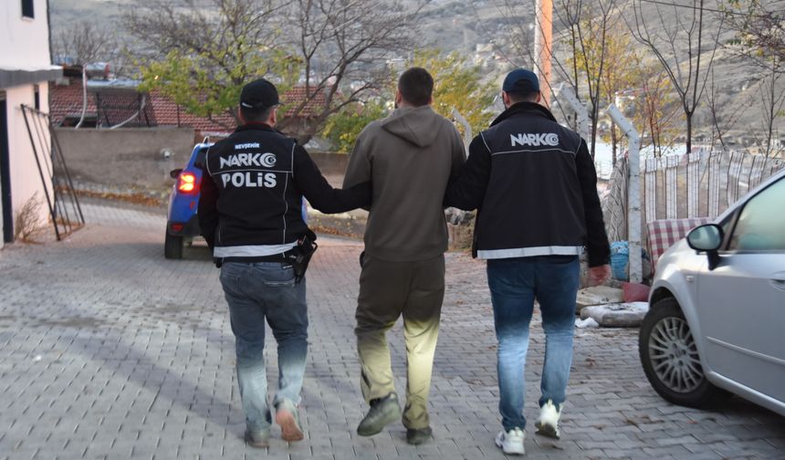 Nevşehir'de helikopter destekli uyuşturucu operasyonunda 40 şüpheli yakalandı