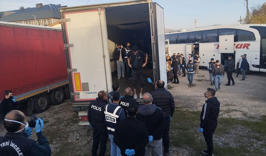 Sivas'ta 28 düzensiz göçmen yakalandı