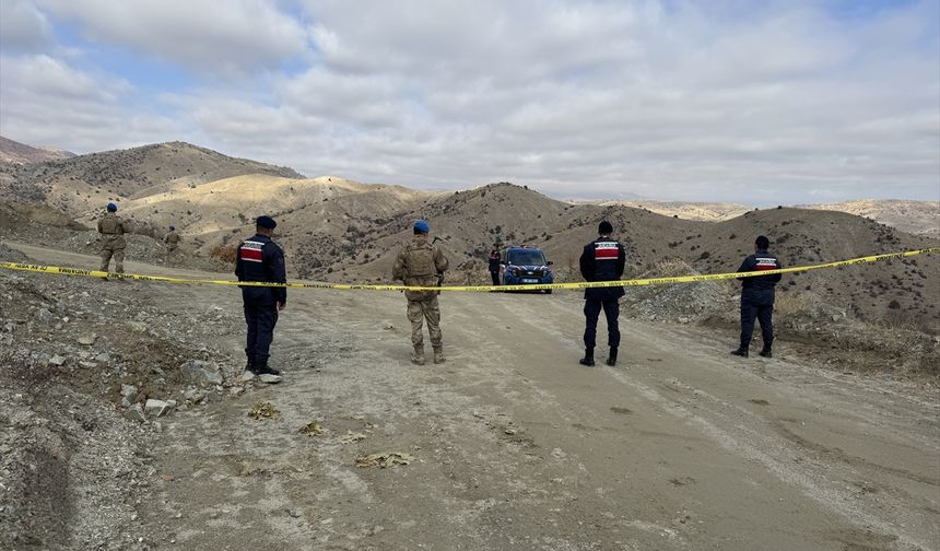 Sivas'ta demir madeni ocağında göçük altında kalan işçiyi arama çalışmalarına ara verildi