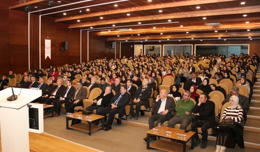 Sivas'ta 'Yitik Hazinenin Kaşifi Fuat Sezgin' paneli düzenlendi