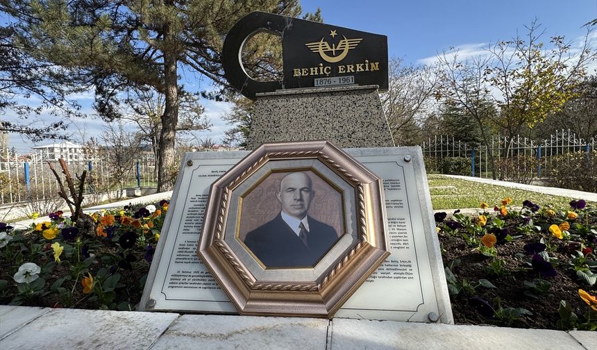 TCDD'nin ilk genel müdürü Erkin, Eskişehir'deki mezarı başında anıldı
