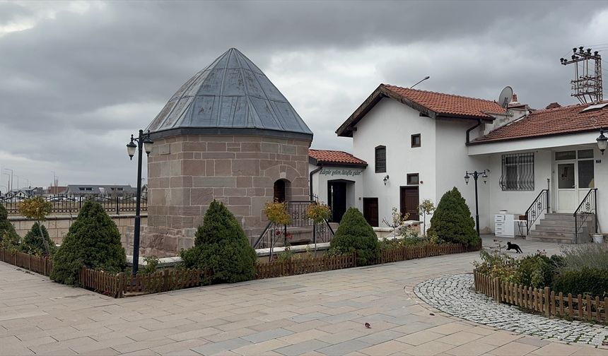 Ateşbaz-ı Veli Türbesi'nin türbedarları asırlardır 'tuz' ikramını sürdürüyor