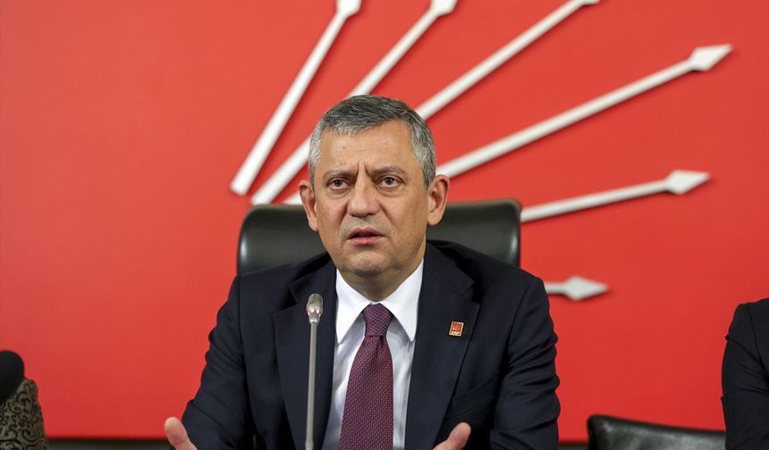 CHP Genel Başkanı Özgür Özel, parti çalışanlarının yeni yılını kutladı