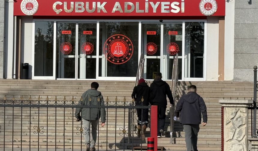 Çubuk'ta inşattan kablo çaldığı iddia edilen iki şüpheli tutuklandı