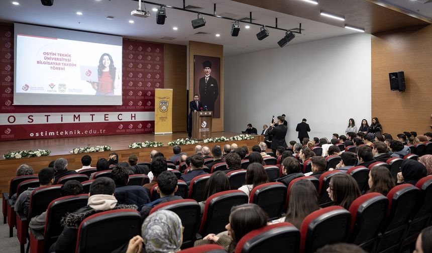 OSTİM Teknik Üniversitesi, TÜBİTAK işbirliğinde geliştirilen PARDUS sistemli bilgisayarları öğrencilerine teslim etti