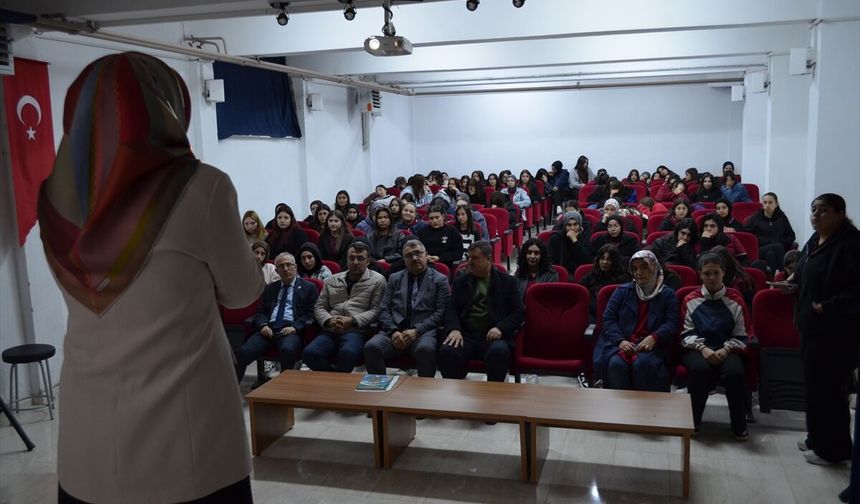 Şabanözü'nde Kimlik Gelişimi ve Ahlaki Değerler semineri düzenlendi