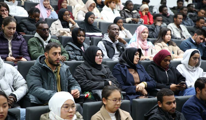 Yabancı üniversite öğrencileri Mevlana'yı Konya'da yakından tanıma imkanı buluyor