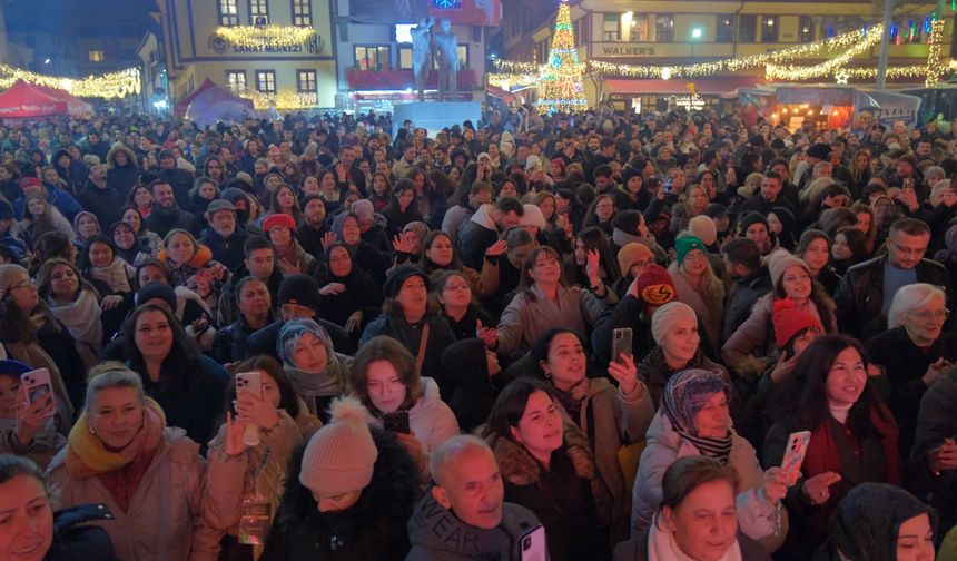 Meydanlara  sığmayan yılbaşı coşkusu