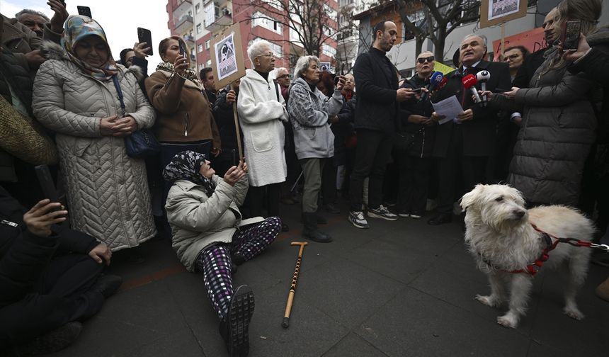 Ankara'da bir köpeğin metroda darp edilerek öldürüldüğü iddiası üzerine protesto düzenlendi