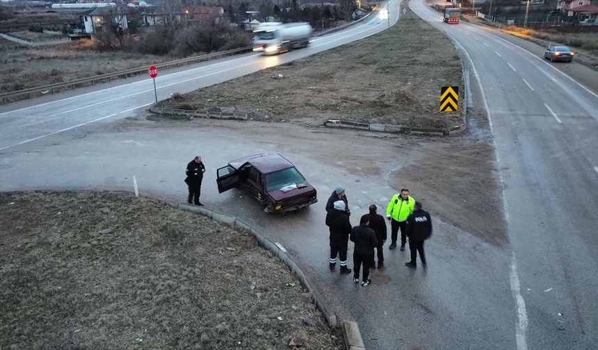 Bahşılı'da iki otomobilin çarpıştığı kazada 2 kişi yaralandı