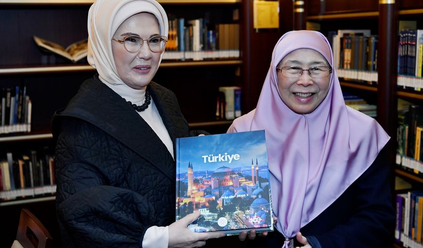 Emine Erdoğan, Malezya Başbakanı'nın eşi Wan Azizah İsmail ile bir araya geldi