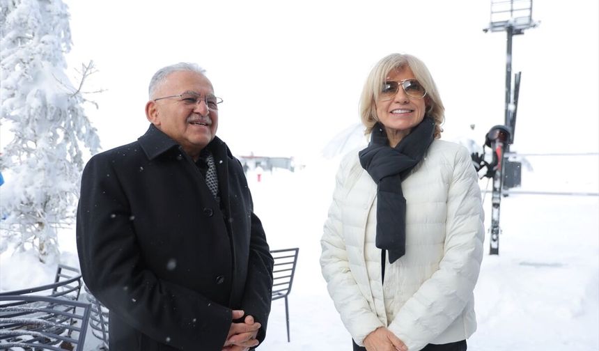 Eski Başbakan Çiller Erciyes'te tatil yapıyor