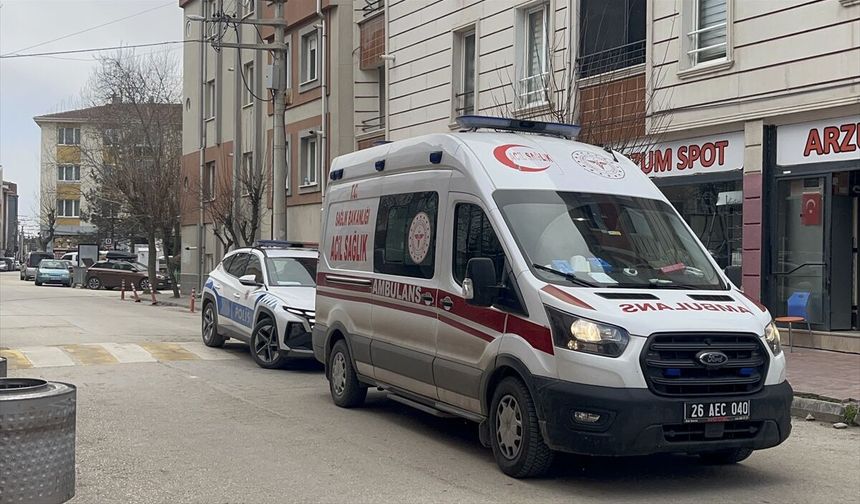 Eskişehir'de üvey oğlu tarafından bıçaklanan kişi tedavi altına alındı