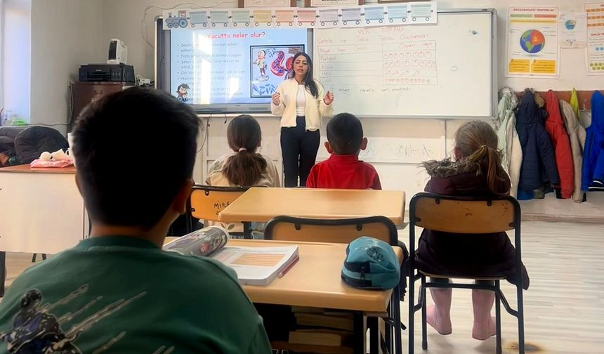 Gelibolu'da öğrencilere sağlıklı yaşam ve hijyen eğitimleri verildi