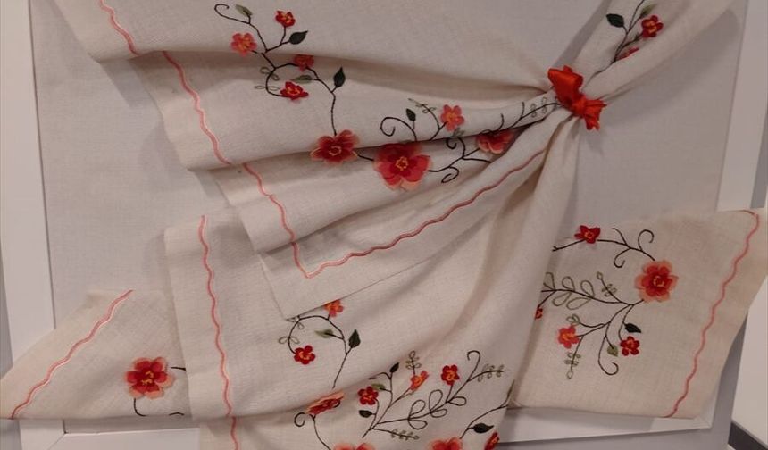 Nallıhan'da iğne oyaları sergisi açıldı