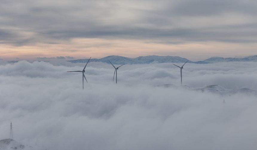 Sertavul Geçidi'ndeki kar ve sis havadan görüntülendi