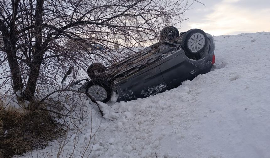 Sivas'ta buzlanma nedeniyle meydana gelen kazalarda 3 kişi yaralandı