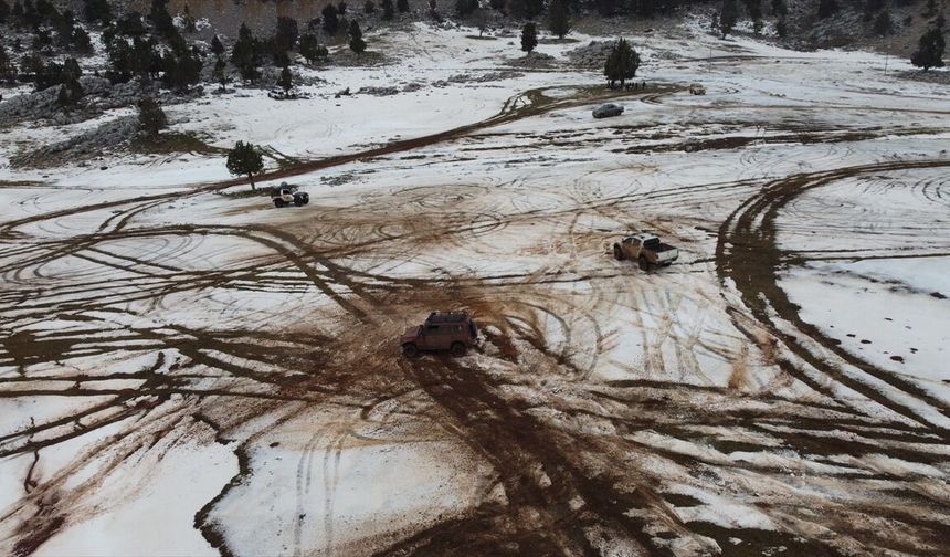 1825 rakımlı Alacabel'de yarıyıl tatilinin son günü ziyaretçi yoğunluğu