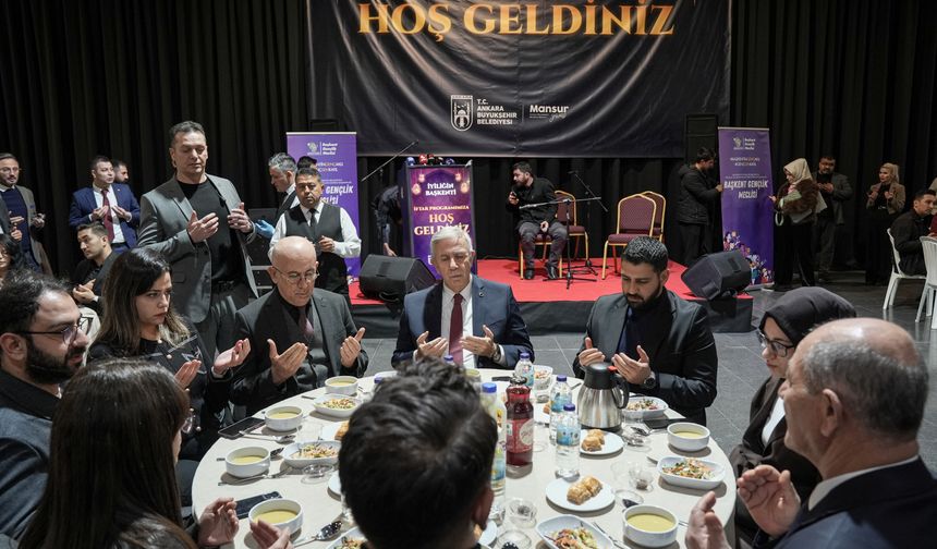 ABB Başkanı Yavaş, ramazanın ilk iftarında gençlerle bir araya geldi: