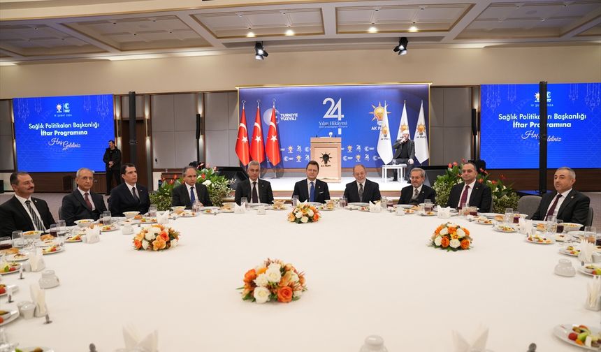 AK Parti Genel Merkezi'nde sağlık çalışanlarının katılımıyla iftar programı düzenlendi