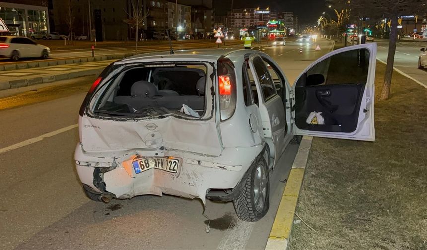 Aksaray'da iki otomobilin çarpıştığı kazada 6 kişi yaralandı