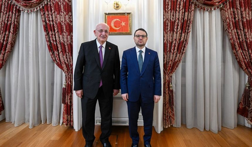 Bakan Gürlek, eski TBMM Başkanı Kahraman ile görüştü