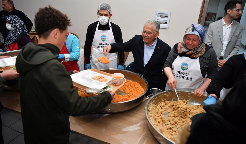 Başkan Büyükkılıç, Develi'de iftar programına katıldı