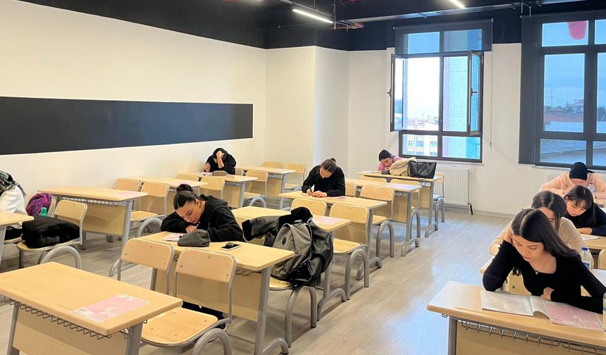 Beypazarı Aile Yaşam Merkezi'nde kadınlara etkinlik, öğrencilere deneme sınavı