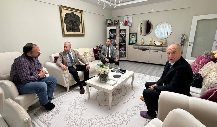 Beypazarı'da MHP'li yöneticiler ilk iftarını şehit babasının evinde yaptı