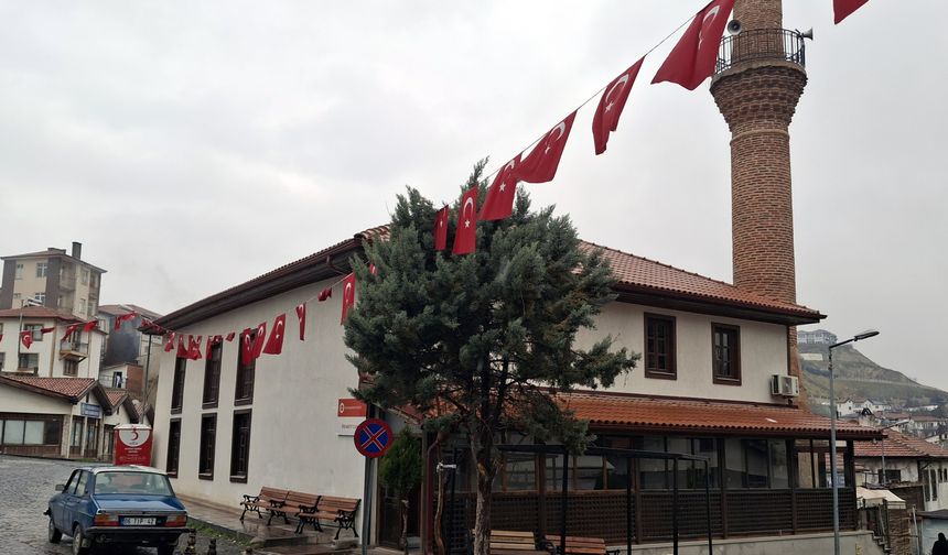 Beypazarı'nda tarihi camiler zamana direniyor