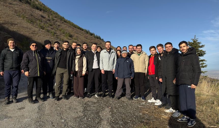 Büyükşehir Belediye Başkanı Büyükkılıç, Ali Dağı'nda gençlerle yürüdü