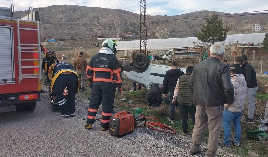 Çankırı'da şarampole devrilen hafif ticari araçtaki 4 kişi yaralandı