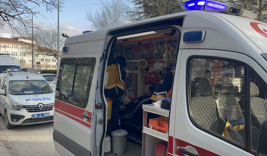 Eskişehir'de komşular arasındaki bıçaklı kavgada 4 kişi yaralandı