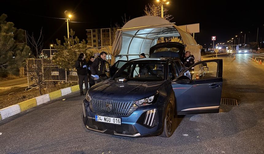 GÜNCELLEME - İnternetten cep telefonu satan kişileri sahte altınla dolandıran 2 zanlı tutuklandı