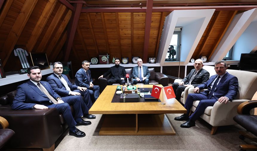 İYİ Parti Genel Başkanı Dervişoğlu, Bursaspor Kulübünü ziyaret etti