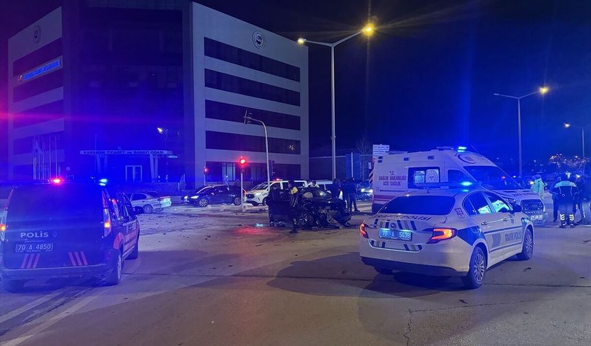 Karaman'da polisten kaçan şüphelilerin karıştığı trafik kazasında 3 kişi yaralandı