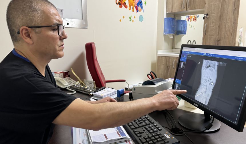 Karaman'da tuvaletini yapamayan çocuğun bağırsağından iki mıknatıs çıkarıldı