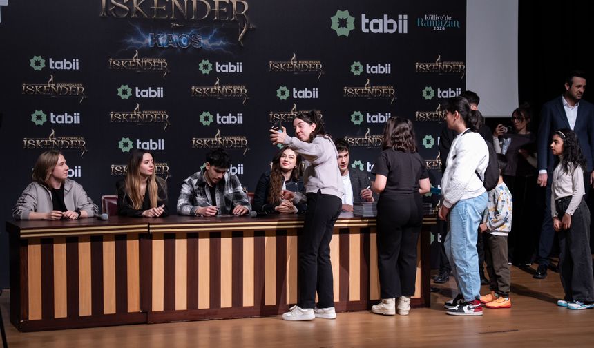 'Külliye'de Ramazan' etkinliklerinde 'Tozkoparan İskender' dizisi oyuncuları sevenleriyle buluştu