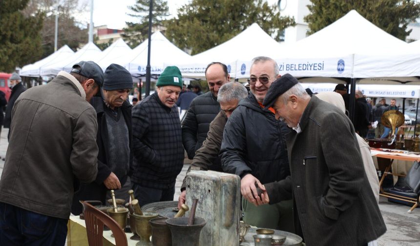 Melikgazi Antika Pazarı nostalji tutkunlarını ağırladı