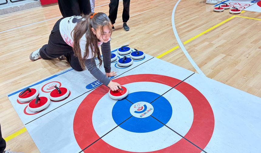 Niğde'de floor curling müsabakaları başladı