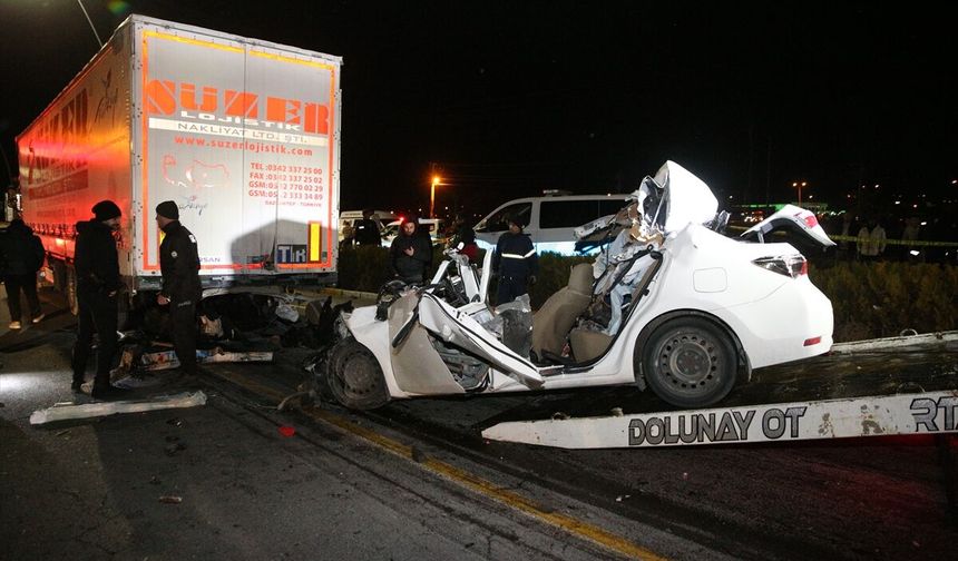 Niğde'de tırla çarpışan otomobilin sürücüsü öldü