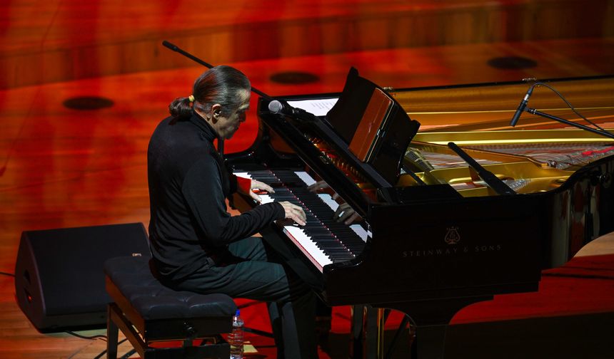 Piyanist Fahir Atakoğlu CSO Ada Ankara'da sahne aldı