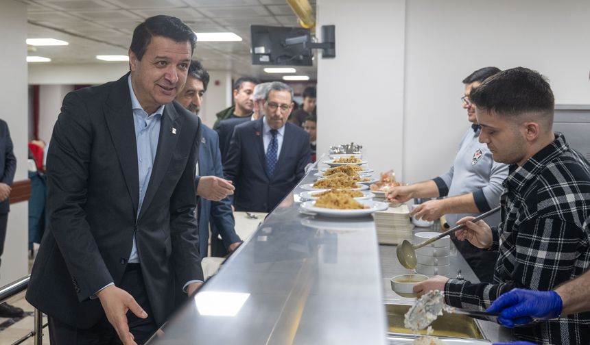 Saadet Partisi Genel Başkanı Arıkan, 'Geleneksel Ahi İftarı'nda yetim çocuklarla bir araya geldi