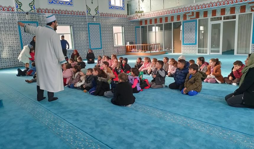 Şabanözü Macide Anne Anaokulu öğrencilerinden cami ziyareti
