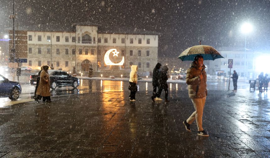 Sivas'ta kar etkili oluyor