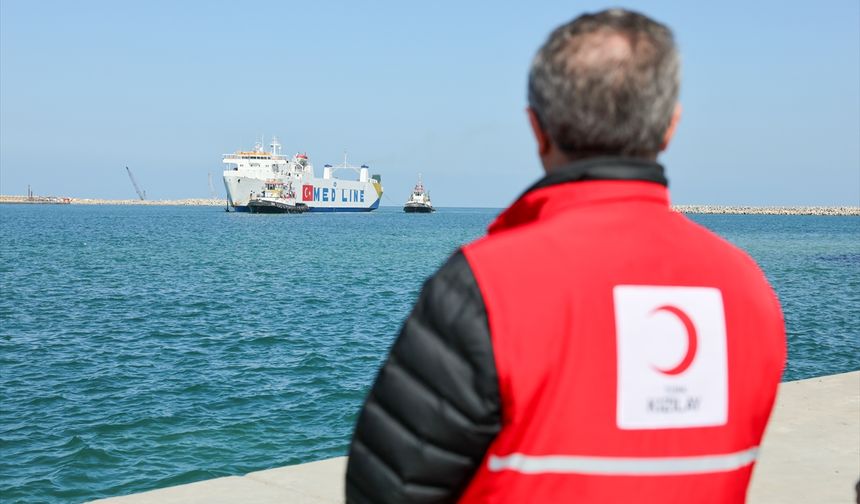 Türk Kızılayın Gazze için hazırladığı 21. 'İyilik Gemisi' Mısır'a ulaştı