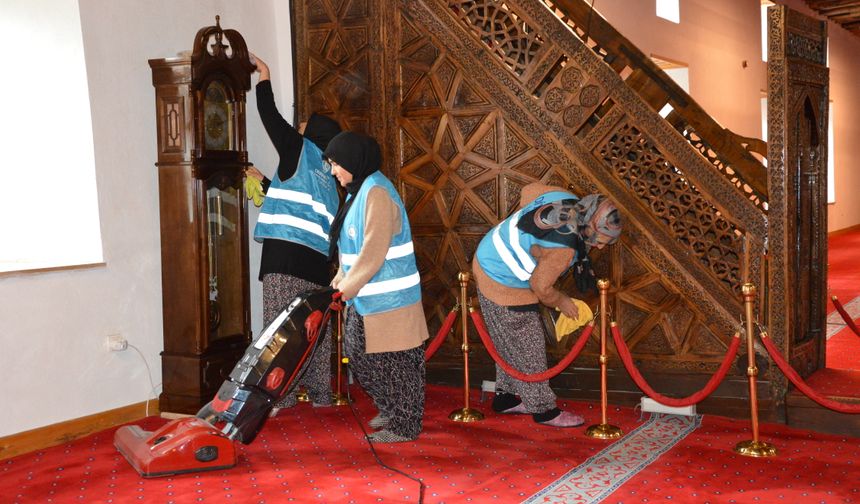 UNESCO tescilli 8 asırlık Sivrihisar Ulu Cami ramazana hazır